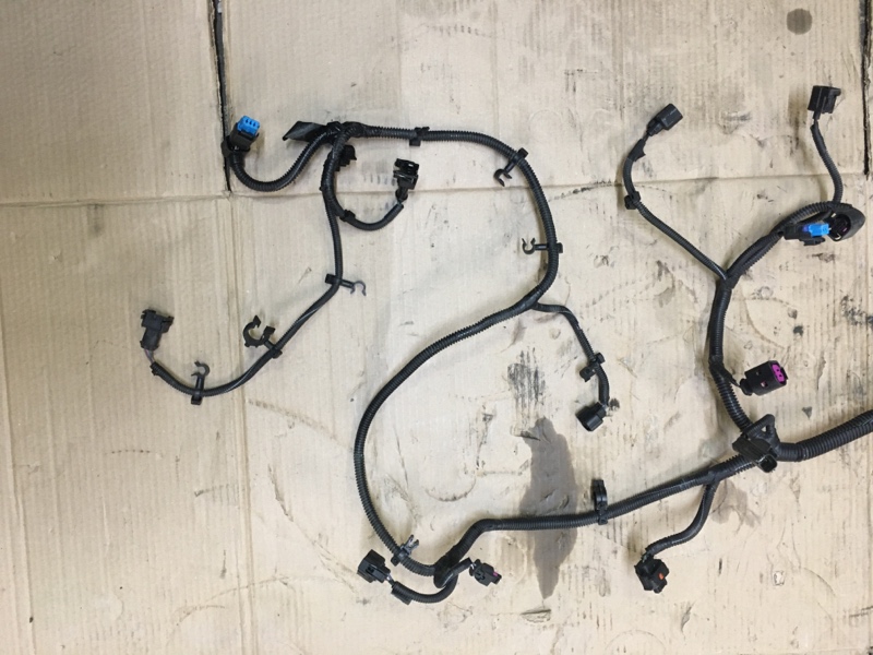 Коса моторная проводка двигателя, жгут проводов двс B4164T 1.6 Turbo на Volvo S60 II / Вольво 60 С60 2 поколение 2010-2018г.\nОригинал.\nВ отличном состоянии. Без дефектов. Все фишки фелые.\nС двигателя B4164T 1.6 литра бензин турбо АКПП.\nКонтрактная зап