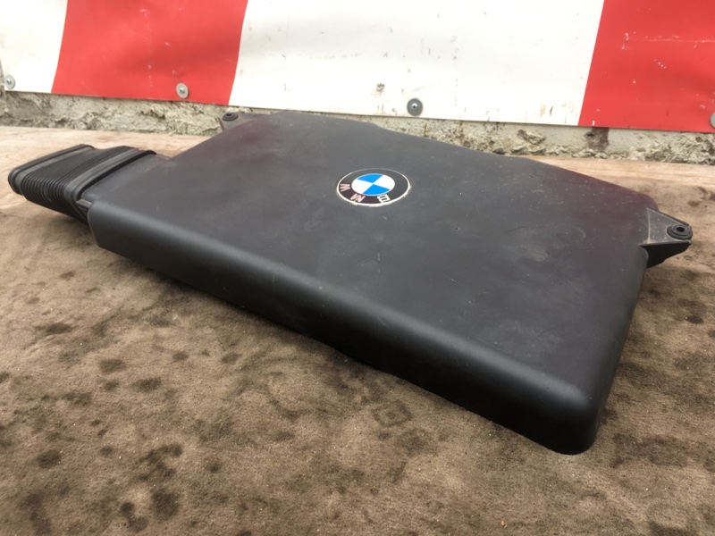 Воздухозаборник наружный на BMW 1 E87 E81 / БМВ Е87 рестайлинг 2004-2011г \nОригинал. В отличном состоянии. Без дефектов. \nКонтрактная запчасть из Японии. Без пробега по РФ. \nОтправим в регионы ТК.