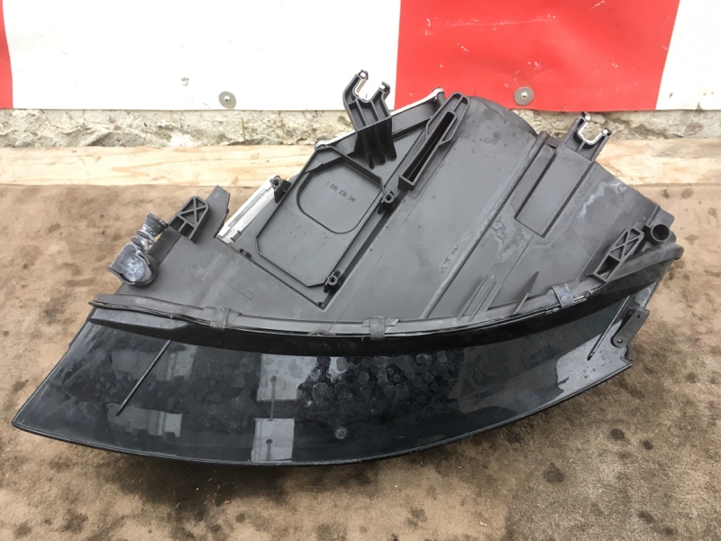 Фара передняя правая биксенон / Bi-Xenon на Audi A4 B8 / Ауди А4 Б8 2007-2012г. Оригинал. Дорестайлинг до 2012 года. В сборе с блоками розжига и лампами ксенон. В идеальном состоянии. Без сколов, трещин, все крепления целые. Гарантия на установку и провер