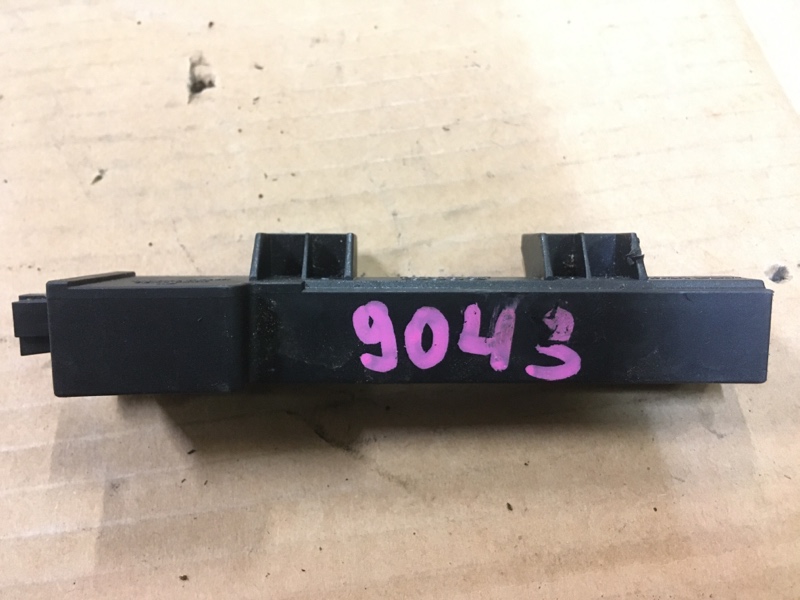 Антенна бесключевого доступа keyless на Audi A6 C6 4F / Ауди А6 С6 2006-2012г.\nОригинал.\nВ отличном состоянии. Рабочая.\nСистема санкционированного доступа и пуска двигателя.\nКонтрактная запчасть из Японии. Гарантия на проверку. Отправим в регионы ТК.