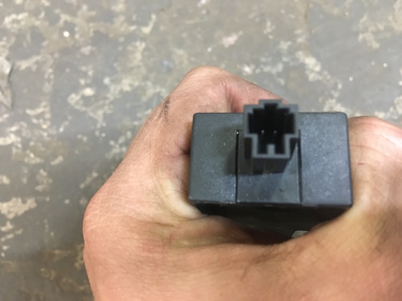 Антенна бесключевого доступа keyless на Audi A6 C6 4F / Ауди А6 С6 2006-2012г.\nОригинал.\nВ отличном состоянии. Рабочая.\nСистема санкционированного доступа и пуска двигателя.\nКонтрактная запчасть из Японии. Гарантия на проверку. Отправим в регионы ТК.