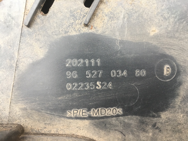 Кронштейн заднего бампера правый на Citroen C4 I 2005-2011 / Ситроен С4 1 рестайлинг 2005-2011г \nОригинал. В отличном состоянии. Без дефектов. \nКонтрактная запчасть из Японии. Без пробега по РФ. \nОтправим в регионы ТК.
