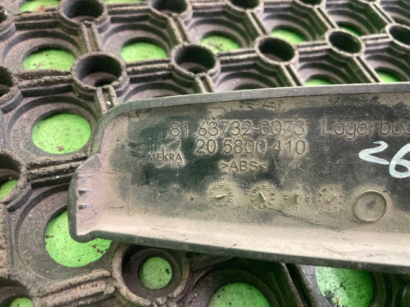 Крышка кронштейна зеркала верхн. лев. MAN TGS