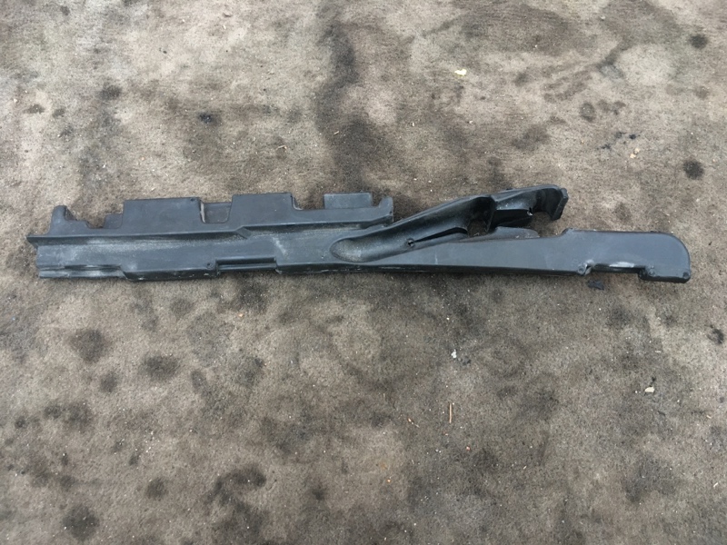 Кронштейн радиатора на BMW 3 E46 / БМВ 3 E46 2001-2005г рестайлинг. \nОригинал. В отличном состоянии. Без дефектов. \nКонтрактная запчасть из Японии. Без пробега по РФ. \nОтправим в регионы ТК.