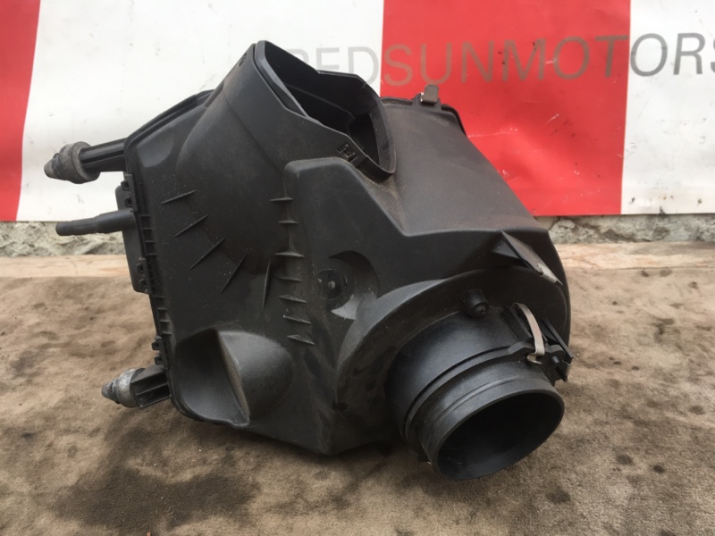 Корпус воздушного фильтра на Audi A6 C6 4F / Ауди А6 С6 2006-2012г. \nОригинал. В отличном состоянии. \nЦелый. Без дефектов. \nКонтрактная запчасть из Японии. \nОтправим в регионы ТК.