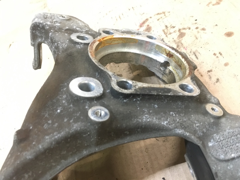 Кулак поворотный задний правый на Audi A6 C6 4F / Ауди А6 С6 2006-2012г.\nОригинал.\nВ отличном состоянии. Без дефектов.\nКонтрактная запчасть из Японии. Отправим в регионы ТК