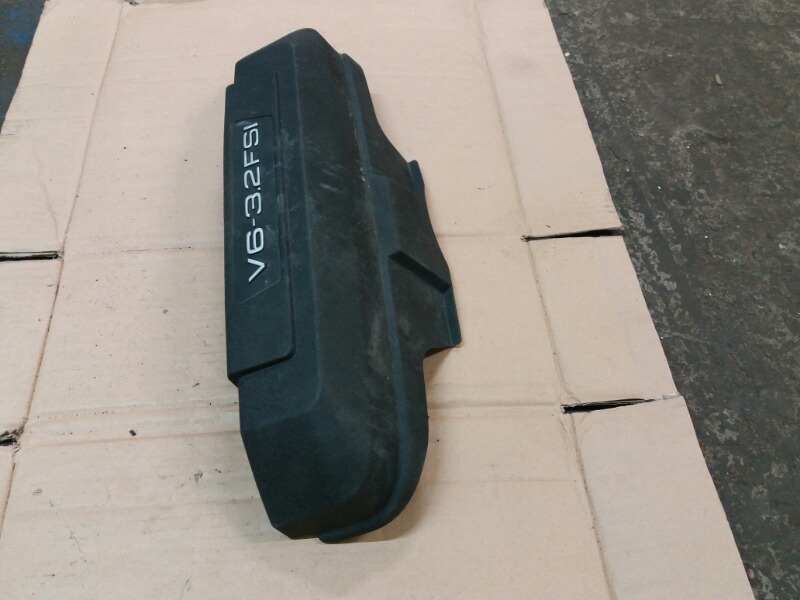 Накладка декоративная крышка двигателя двс на Audi A6 C6 4F / Ауди А6 С6 2006-2012г.\nОригинал.\nВ отличном состоянии.\nБез дефектов. Все крепления целые.\nС двигателя AUK 3.2 литра бензин.\nКонтрактная запчасть из Японии. Отправим в регионы ТК.\nПрименим
