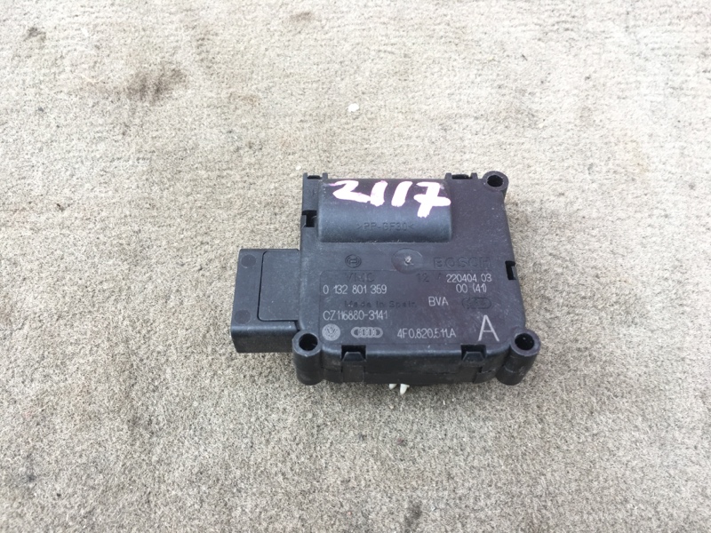 Моторчик заслонки отопителя печки на Audi A6 C6 4F / Ауди А6 С6 2006-2012г. Оригинал.\nВ отличном состоянии, рабочий.\nГарантия на установку и проверку. \nОтправим в регионы ТК.\nПрименимость:\nAudi A6 [C6,4F] 2004-2011\nAudi Allroad quattro 2006-2012\nAu