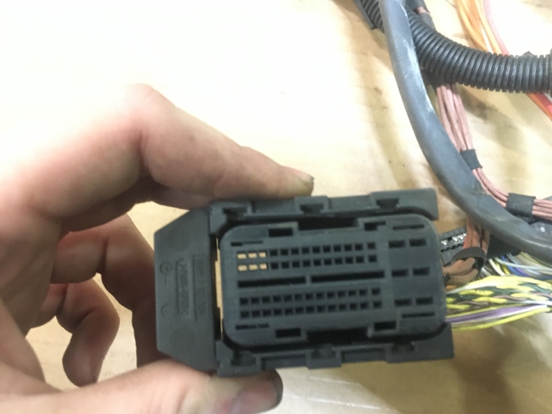 Проводка двигателя мотора, моторная коса N52 на BMW X3 E83 / BMW Х3 Е83 2004-2010г.\nОригинал.\nС двигателя N52B25A N52 2.5 бензин.\nВ отличном состоянии. Без дефектов. Все фишки целые.\nКонтрактная запчасть из Японии. Отправим в регионы ТК.