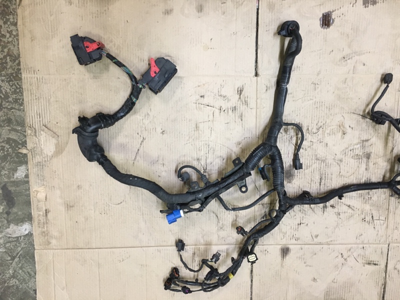 Коса моторная проводка двигателя, жгут проводов двс B4164T 1.6 Turbo на Volvo S60 II / Вольво 60 С60 2 поколение 2010-2018г.\nОригинал.\nВ отличном состоянии. Без дефектов. Все фишки фелые.\nС двигателя B4164T 1.6 литра бензин турбо АКПП.\nКонтрактная зап