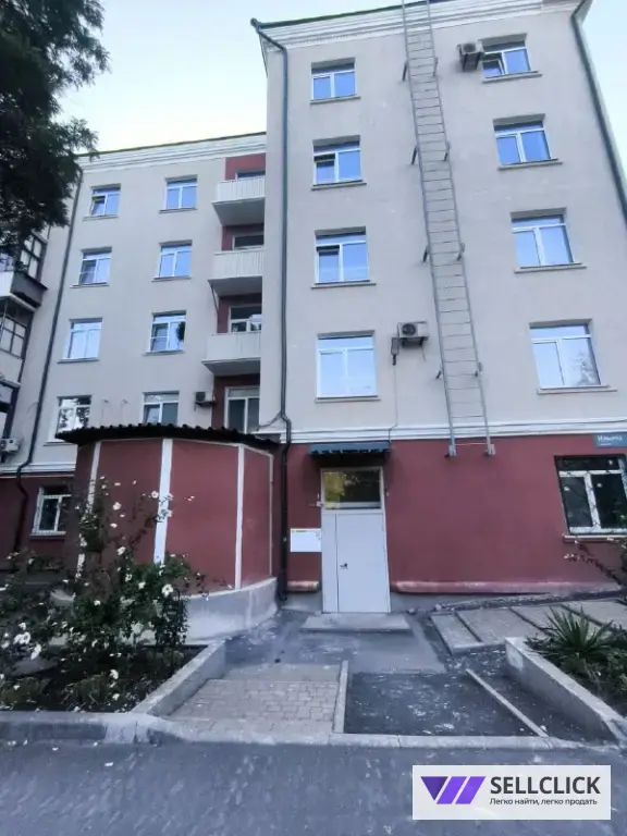 Продается просторная 3-комнатная «сталинка» на Ильичёвском проспекте