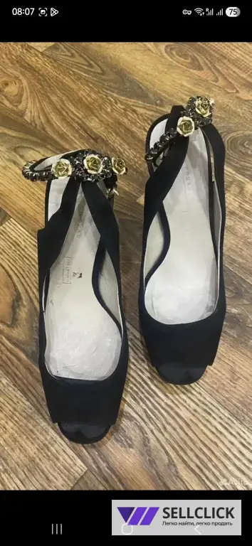 Босоножки черные
