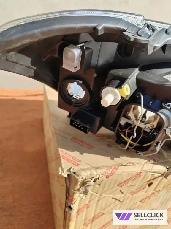 Фара передняя левая toyota corolla 120 хэтчбек
