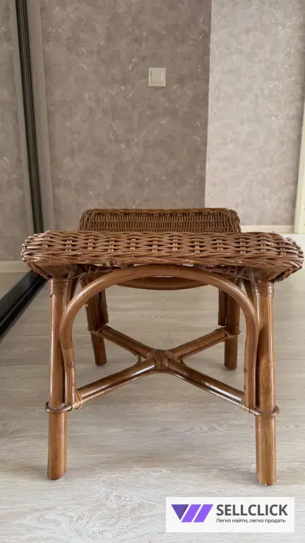 Банкетка из натурального ротанга.