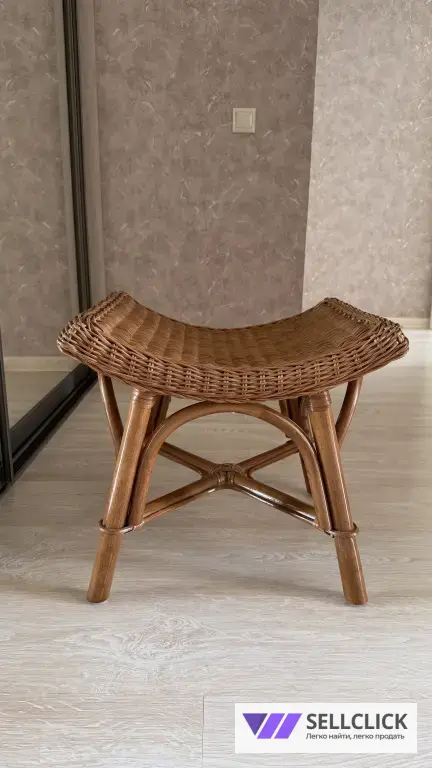 Банкетка из натурального ротанга.