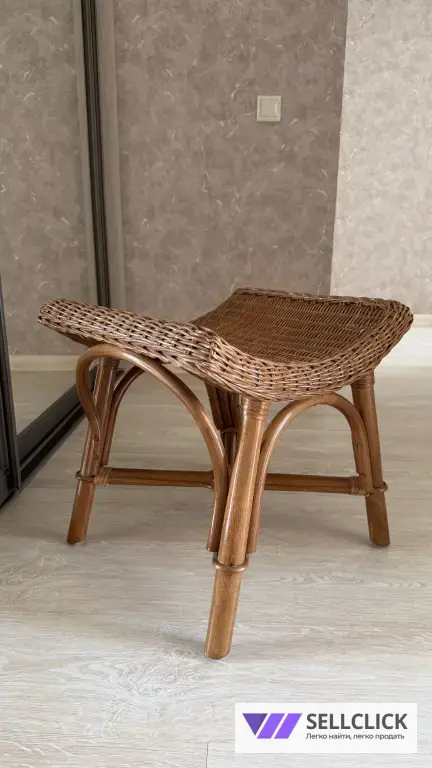 Банкетка из натурального ротанга.
