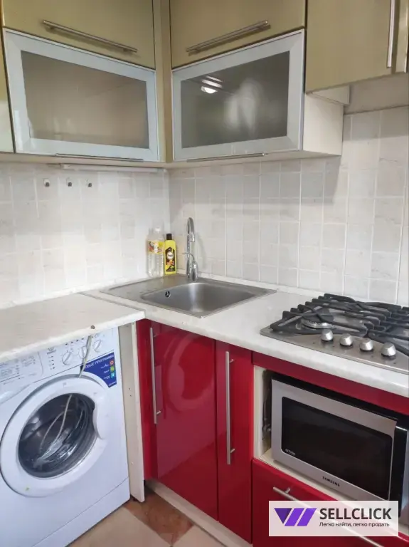 Продается двухкомнатная квартира в Приморском районе