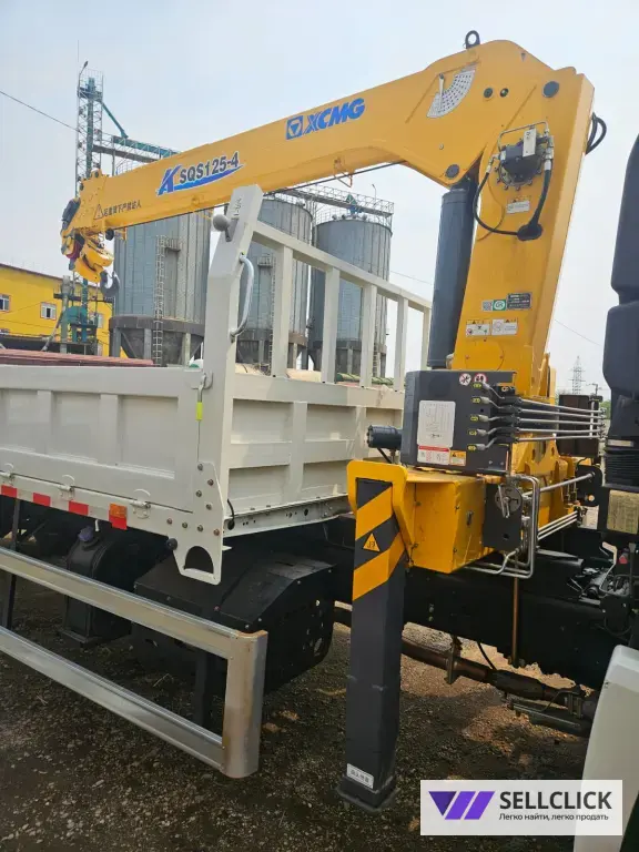 Бортовой грузовик ISUZU GIGA с КМУ XCMG SQS 125-4 5000 кг