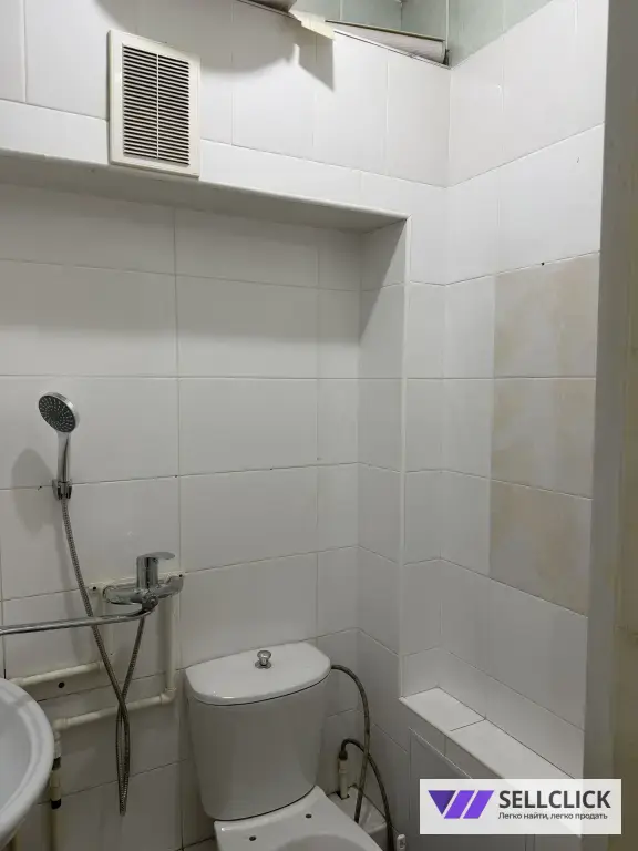 Комната 24 м², в квартире Студия, Кирпичный, 1/10 эт.