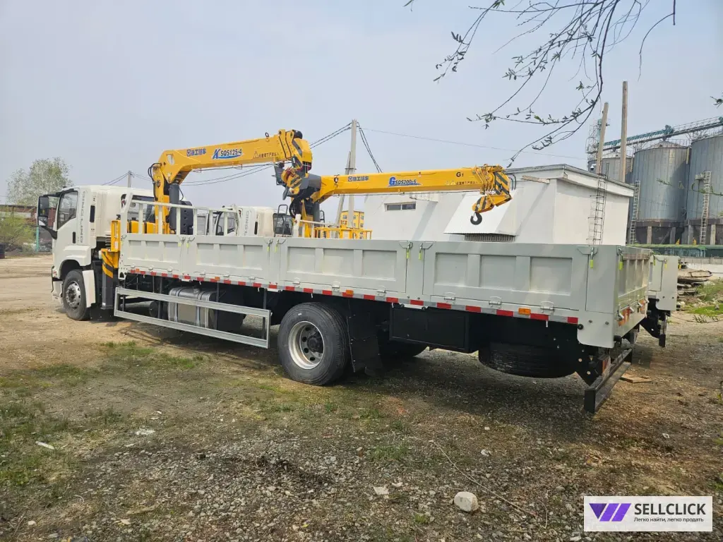 Бортовой грузовик ISUZU GIGA с КМУ XCMG SQS 125-4 5000 кг