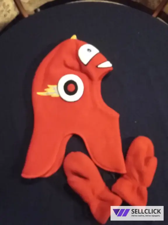 Зимний комплект шлем и варежки на 3-5 лет.