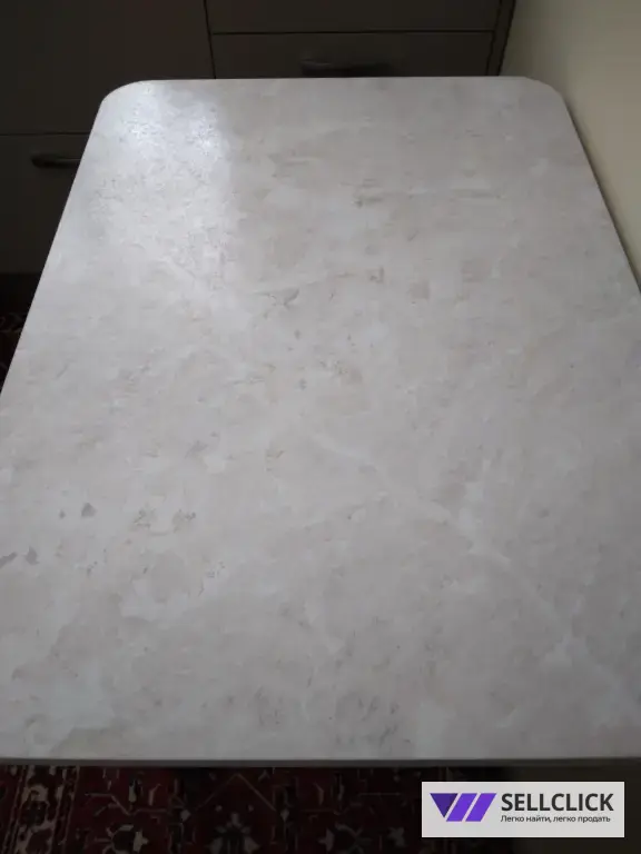 Стол кухонный новый.