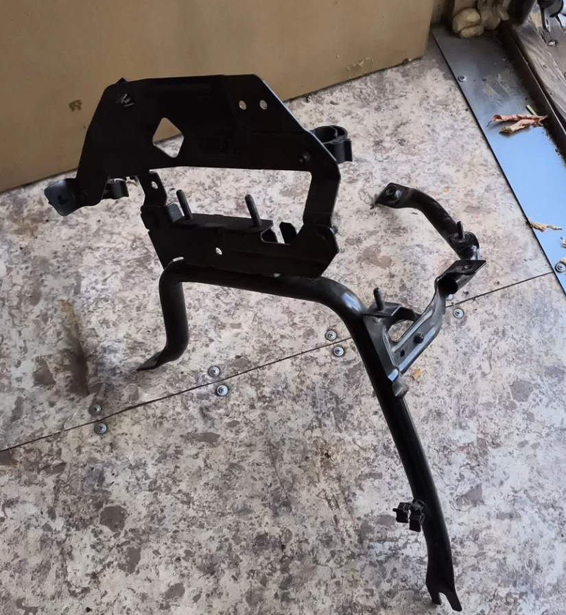 Кронштейн корпуса блока предохранителей