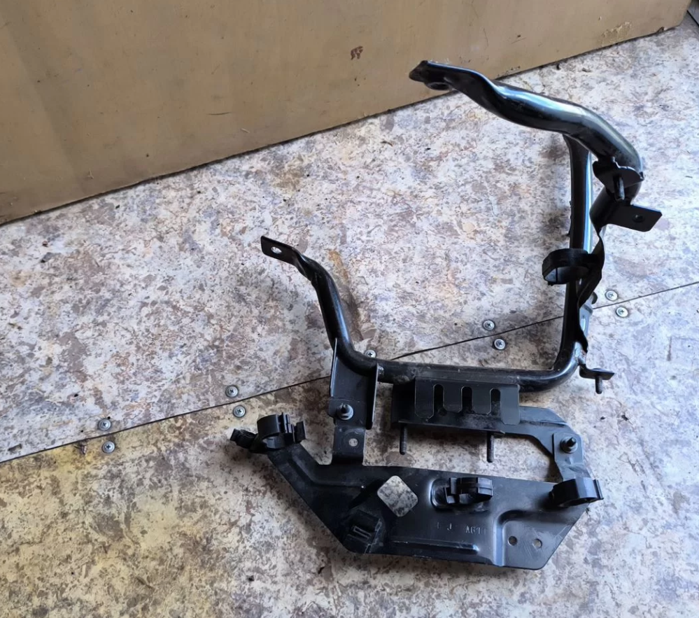 Кронштейн корпуса блока предохранителей