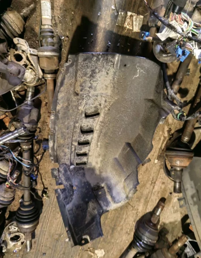 Подкрылок правый Ситроен Джампер Пежо Боксер Фиат