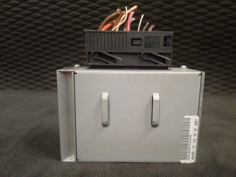 Усилитель акустической системы звука магнитолы\nHARMAN-BECKER стерео HI FI / музыки HIFI / ХайФай БМВ Е60 Е61 / BMW 5 Е60 Е61 2003-2009г.\nОригинал.\nВ отличном состоянии. Рабочий. \nОтправим в регионы ТК.\nНа этот автомобиль есть и другие запчасти.\nПрим