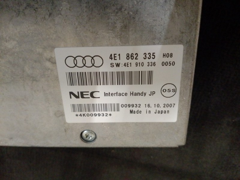 Блок управления телефоном на Audi Q7 4L / Ауди Q7 4Л 2006-2012г.\nОригинал.\nВ отличном состоянии. Без дефектов.\nГарантия на установку и проверку.\nКонтрактная запчасть из Японии. \nОтправим в регионы ТК.\nНа этот автомобиль есть и другие запчасти.