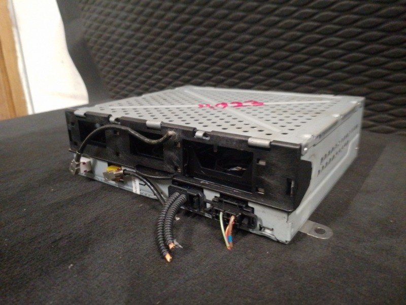 Блок управления интерфейсом MMI на Audi Q7 4L / Ауди Q7 4Л 2006-2012г.\nОригинал.\nВ отличном состоянии. Без дефектов.\nГарантия на установку и проверку.\nКонтрактная запчасть из Японии. \nОтправим в регионы ТК.\nНа этот автомобиль есть и другие запчасти.