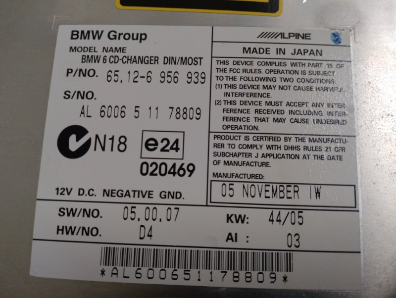 Чейнджер компакт дисков на БМВ 5 Е60 Е61 / BMW 5 Е60 Е61 2003-2009г.\nОригинал.\nВ отличном состоянии. Без дефектов.\nГарантия на установку и проверку.\nКонтрактная запчасть из Японии. \nОтправим в регионы ТК.\nНа этот автомобиль есть и другие запчасти.