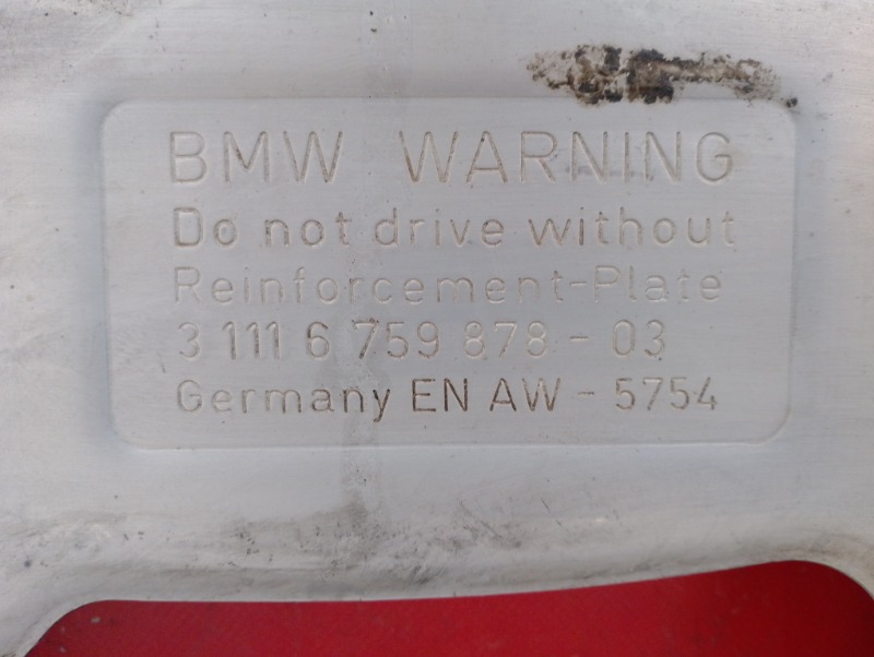 Защита антигравийная картера двигателя металлическая BMW 5 E60 E61 БМВ Е60 Е61 / BMW 5 Е60 Е61 2003-2009г.\nОригинал.\nВ отличном состоянии. Без дефектов.\nКонтрактная запчасть из Японии. Без пробега по РФ. Отправим в регионы ТК.\nПрименимость:\nBMW 5 сер