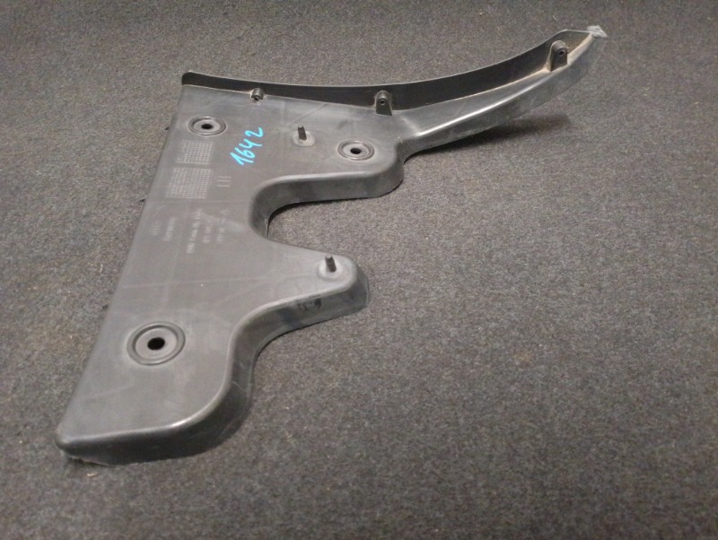 Направляющая заднего бампера левая на Audi A6 C6 4F / Ауди А6 С6 2006-2012г.\nОригинал.\nВ отличном состоянии.\nЦелый. \nБез дефектов. \nКонтрактная запчасть из Японии. \nОтправим в регионы ТК.