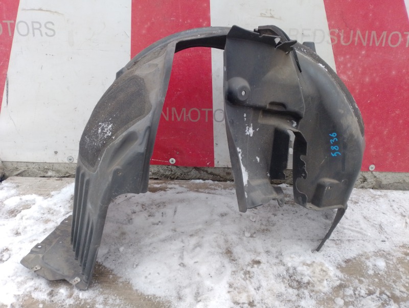 Локер подкрылок передний левый на БМВ 5 Е60 Е61 / BMW 5 Е60 Е61 2003-2009г.\nОригинал.\nВ отличном состоянии. Без дефектов.\nГарантия на установку и проверку.\nКонтрактная запчасть из Японии. \nОтправим в регионы ТК.\nНа этот автомобиль есть и другие запч