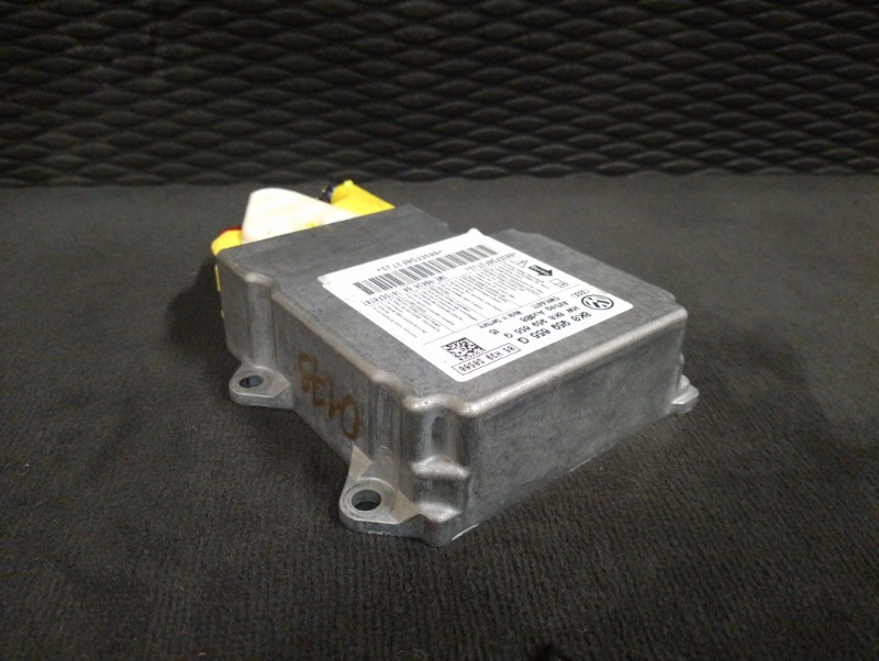 Блок управления AIR BAG / подушкой безопасности на Audi A5 8T / Ауди А5 8T 2007-2011г\nОригинал.\nВ отличном состоянии. Без дефектов.\nГарантия на установку и проверку.\nКонтрактная запчасть из Японии. \nОтправим в регионы ТК.\nНа этот автомобиль есть и д