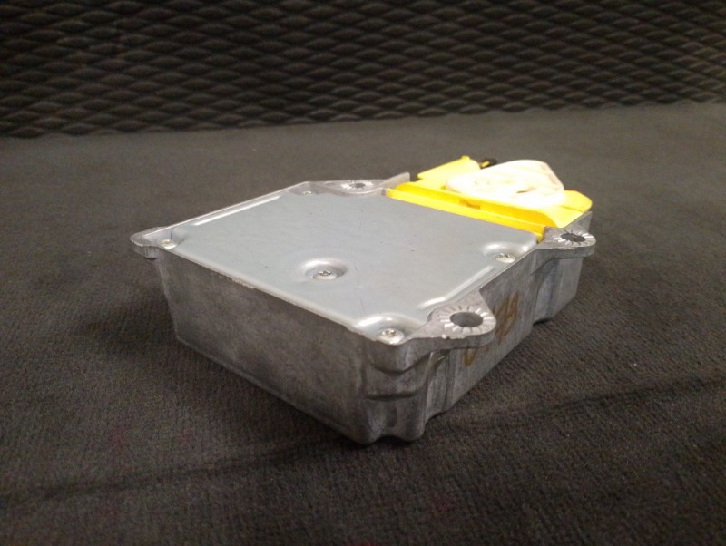 Блок управления AIR BAG / подушкой безопасности на Audi A5 8T / Ауди А5 8T 2007-2011г\nОригинал.\nВ отличном состоянии. Без дефектов.\nГарантия на установку и проверку.\nКонтрактная запчасть из Японии. \nОтправим в регионы ТК.\nНа этот автомобиль есть и д