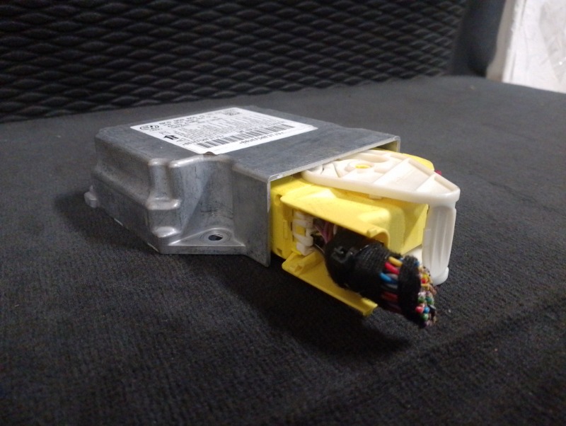 Блок управления AIR BAG / подушкой безопасности на Audi A5 8T / Ауди А5 8T 2007-2011г\nОригинал.\nВ отличном состоянии. Без дефектов.\nГарантия на установку и проверку.\nКонтрактная запчасть из Японии. \nОтправим в регионы ТК.\nНа этот автомобиль есть и д