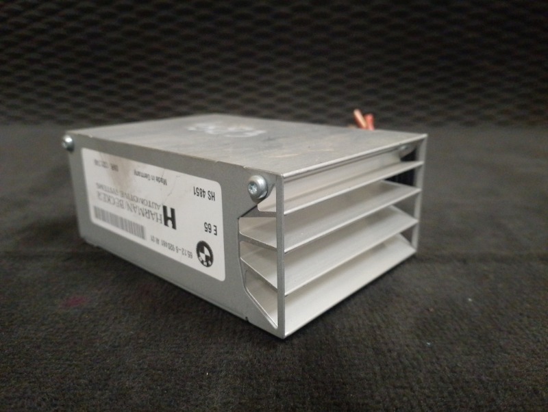 Усилитель акустической системы звука магнитолы\nHARMAN-BECKER стерео HI FI / музыки HIFI / ХайФай БМВ Е60 Е61 / BMW 5 Е60 Е61 2003-2009г.\nОригинал.\nВ отличном состоянии. Рабочий. \nОтправим в регионы ТК.\nНа этот автомобиль есть и другие запчасти.\nПрим