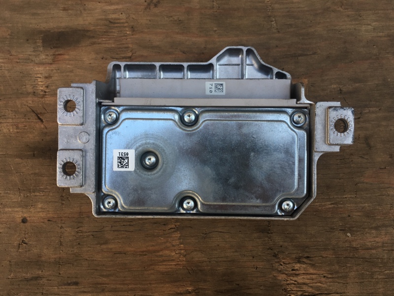 Блок управления AIR BAG / подушкой безопасности на BMW 1 116i E87 E81 / БМВ 116 Е87 Е81 2004-2011г.\nОригинал.\nВ отличном состоянии. Рабочий.\nСнят с автомобиля без ДТП (без краш дата).\nКонтрактная запчасть из Японии. Отправим в регионы ТК.\nПрименимост