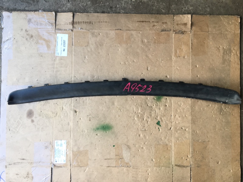 Накладка кронштейн заднего бампера на Audi A4 B7 / Ауди А4 Б7 2005-2007г.\nОригинал.\nУНИВЕРСАЛ\nВ отличном состоянии.\nБез дефектов. Все крепления целые.\nКонтрактная запчасть из Японии. Отправим в регионы ТК.