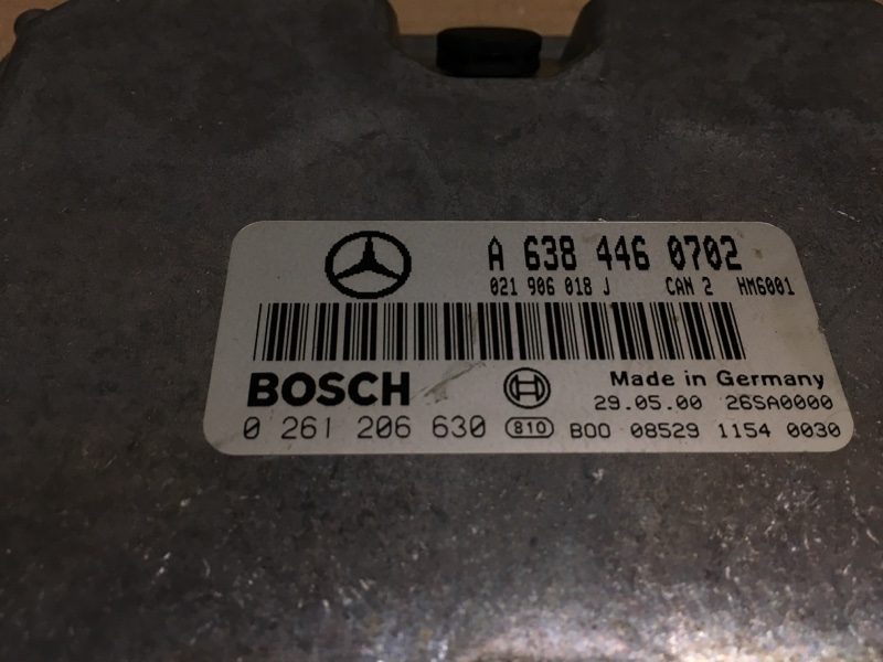 Блок управления двигателем эбу двс 2.8 бензин АКПП на Mercedes Benz Vito W638 / Мерседес Вито 638 1996-2003г. \nОригинал.\nС двигателя 2.8 бензин АКПП.\nВ отличном состоянии. Рабочий.\nКонтрактная запчасть из Японии. Отправим в регионы ТК.