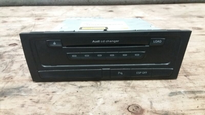 CD чейнджер проигрыватель на Audi A4 B8 / Ауди А4 Б8 2007-2015г. Оригинал. В отличном состоянии. Рабочий. Контрактная запчасть из Японии. Отправим в регионы ТК.