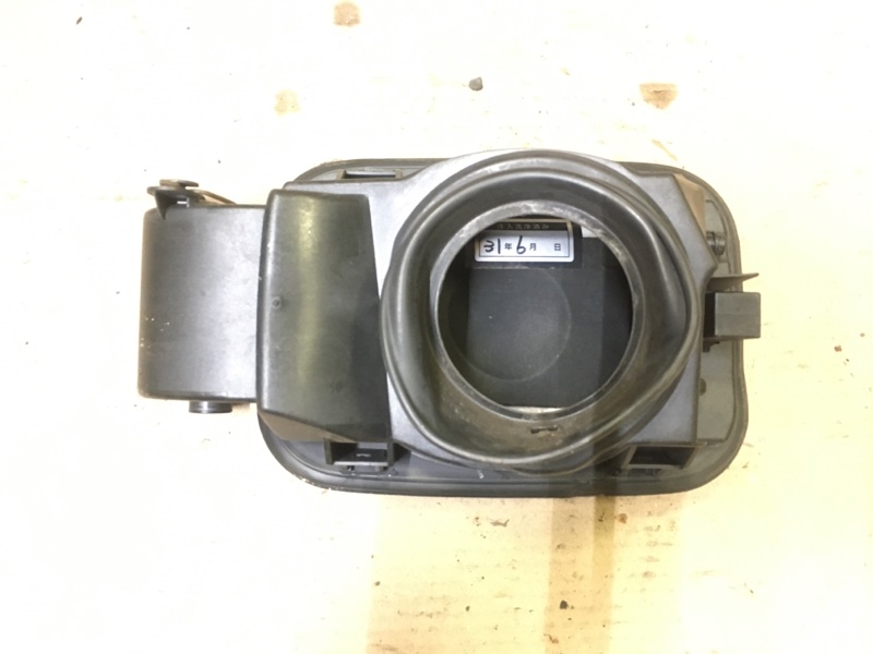 Крышка топливного бака лючок бензобака БМВ Е60 Е61 / BMW 5 Е60 Е61 2003-2009г. \nОригинал.\nВ отличном состоянии. Без дефектов.\nКонтрактная запчасть из Японии. Без пробега по РФ. Отправим в регионы ТК.