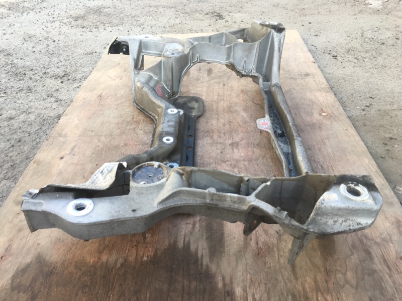 Балка передняя подмоторная на Mercedes Benz С-klasse W203 / Мерседес В203 203 2000-2006г. Оригинал. В отличном состоянии. Без дефектов.\nКонтрактная запчасть из Японии.\nБез пробега по РФ. Отправим в регионы ТК.\nПрименимость:\nMercedes Benz C209 CLK coup
