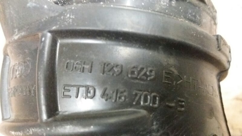 Патрубок воздушного фильтра на Audi A4 B8 / Ауди А4 Б8 2007-2015г. Оригинал. В отличном состоянии. Без дефектов. Контрактная запчасть из Японии. Отправим в регионы ТК.