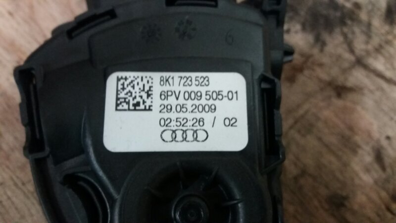 Электронная педаль газа с датчиком на Audi A4 B8 / Ауди А4 Б8 2007-2015г.\nОригинал.\nВ отличном состоянии. Рабочая. Без дефектов.\nКонтрактная запчасть из Японии. Отправим в регионы ТК.\nПрименимость:\nAudi A4 [B8] 2007-2015\nAudi A4 [B8] Allroad 2010-20