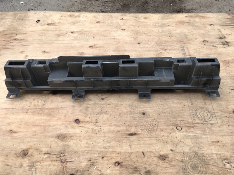 Наполнитель усилителя заднего бампера на Mercedes Benz Vito W638 / Мерседес Вито 638 1996-2003г.\nОригинал.\nВ отличном состоянии. Без дефектов. Отправим в регионы ТК.