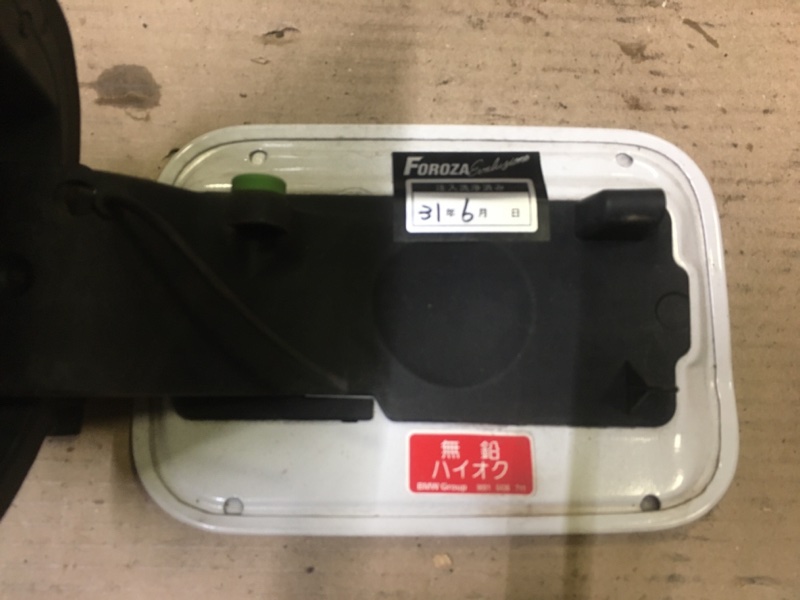 Крышка топливного бака лючок бензобака БМВ Е60 Е61 / BMW 5 Е60 Е61 2003-2009г. \nОригинал.\nВ отличном состоянии. Без дефектов.\nКонтрактная запчасть из Японии. Без пробега по РФ. Отправим в регионы ТК.